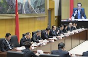 把政府系统党风廉政建设和反腐败工作推向深入