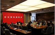 武陵：“开门办访”公开答复信访难题