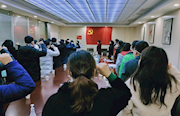 市卫健委：让党旗在防控疫情斗争的第一线高高飘扬