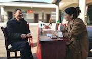 三月春耕正当时 桃花源里“护农人” | 镜头