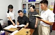 何艺辉接受《中国纪检监察报》专访：以精准问责推动干部担当作为