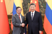 习近平会见哥伦比亚总统佩特罗