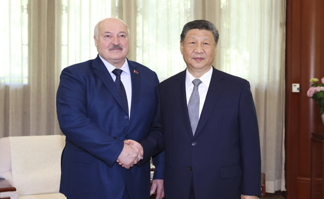习近平会见白俄罗斯总统卢卡申科