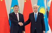 习近平同哈萨克斯坦总统托卡耶夫会谈