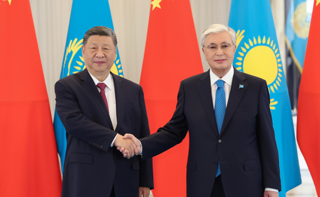 习近平同哈萨克斯坦总统托卡耶夫会谈