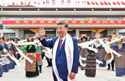 习近平率中央代表团抵达拉萨出席西藏自治区成立60周年庆祝活动