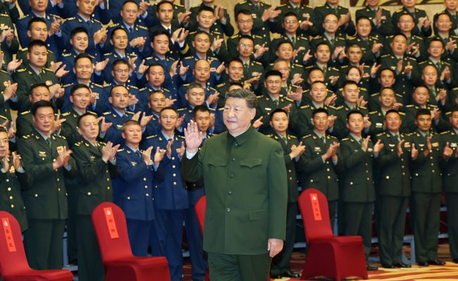 习近平接见西藏各族各界代表