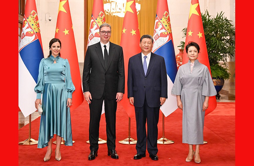 习近平同塞尔维亚总统武契奇会谈