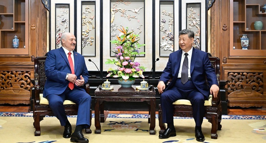 习近平会见白俄罗斯总统卢卡申科